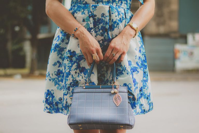 Zeitlose Accessoires, die jedes Outfit aufwerten