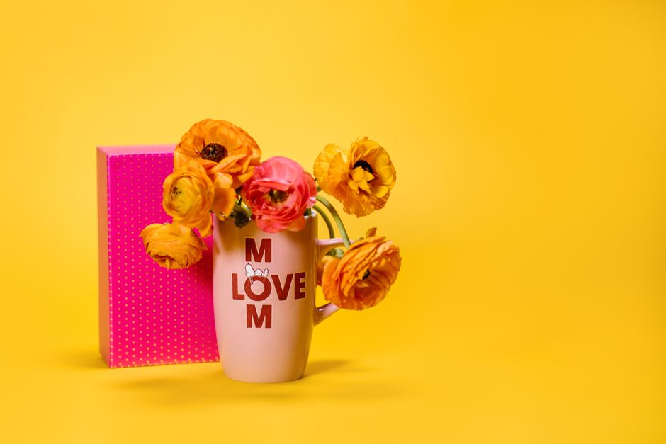 Muttertagsgeschenk mit Blumen